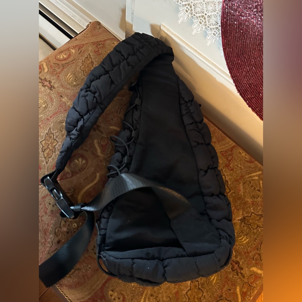 Urban Outfitters Karo Quilted Nylon Sling Bag - Picture 3 of 3